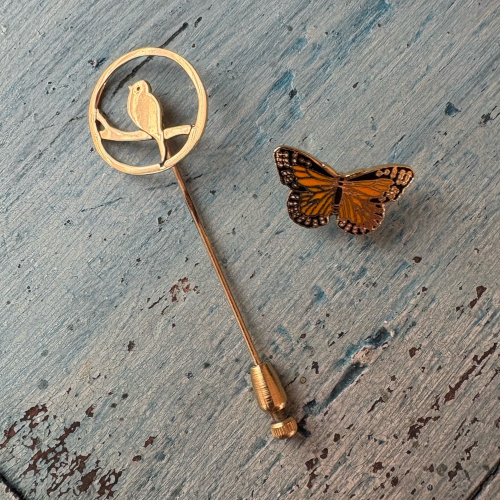 Bundle of gold stick pin of bird on a branch and little monarch butterfly pin - Picture 7 of 7